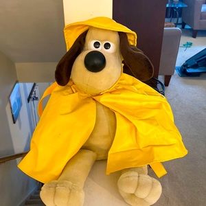 Collectible Gromit backpack from Wallace and Gromit series. Has a zipper/pouch